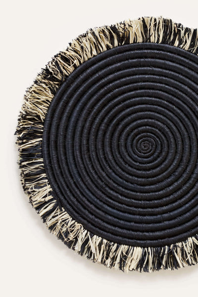 Round natural raffia tabletop with fringes, Woven raffia Placemat – Payton  James