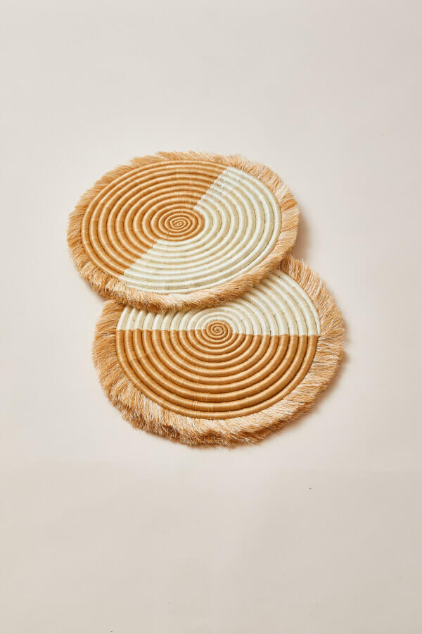 Akeza Placemat in White - Thumbnail 3