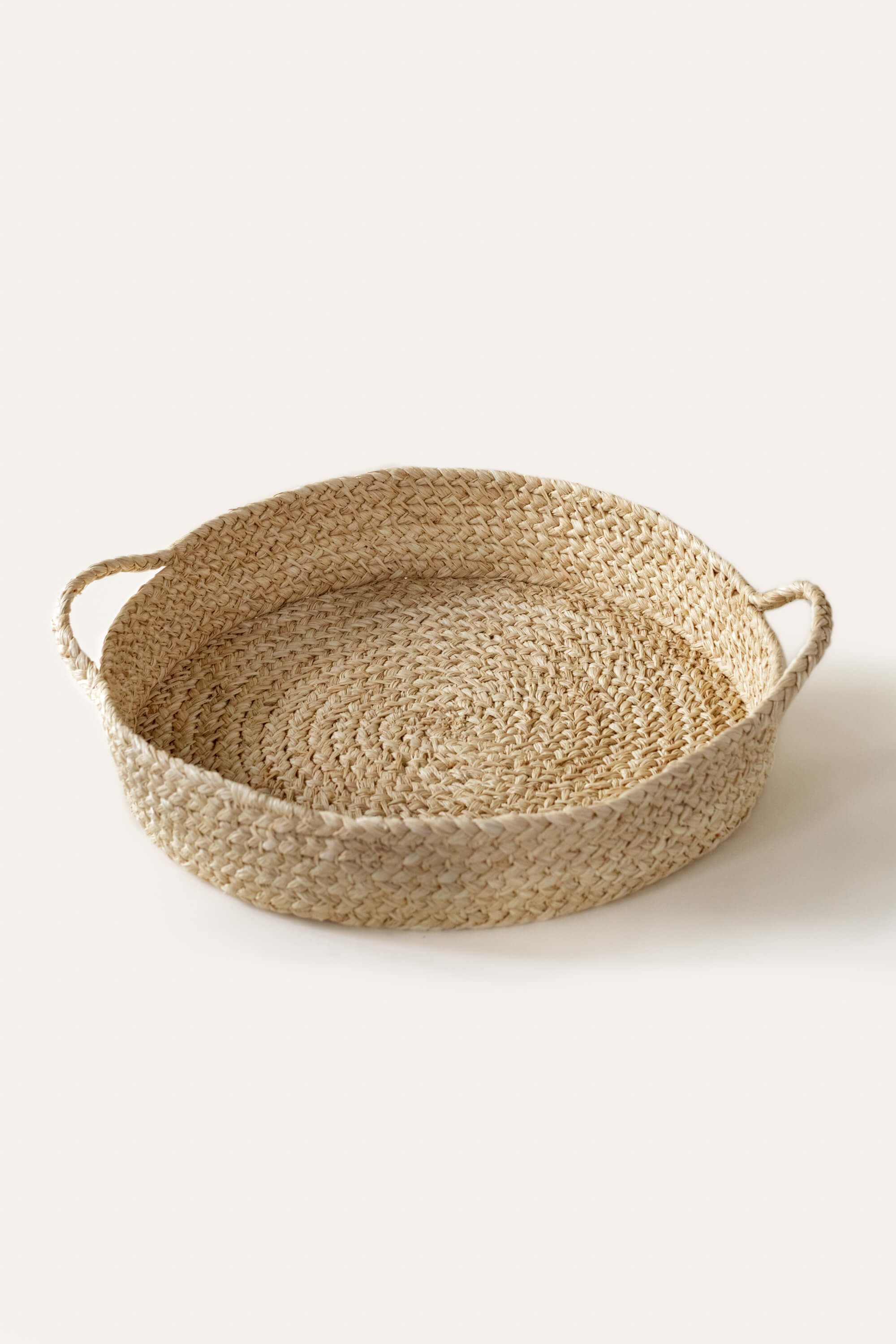 Africant tray made of palm tree fibres, outlet raffia